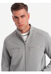 Ombre Clothing - Męska kurtka typu biker z kieszeniami i stójką – szara V3 - Rozmiar: XL. Okazja: na co dzień. Typ kołnierza: kołnierzyk stójkowy. Kolor: szary. Materiał: syntetyk, tkanina, poliester, materiał. Wzór: ze splotem. Styl: casual
