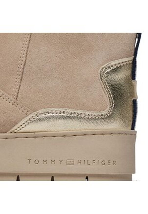 TOMMY HILFIGER - Tommy Hilfiger Śniegowce Metallic Suede Snowboot FW0FW07850 Beżowy. Kolor: beżowy. Materiał: skóra, zamsz
