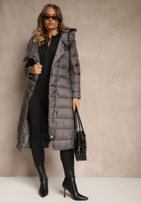 Renee - Szara Długa Kurtka Płaszcz z Pikowaniem i Kapturem Tittonna. Kolor: szary. Materiał: tkanina. Długość: długie. Wzór: jednolity. Sezon: zima, jesień #3