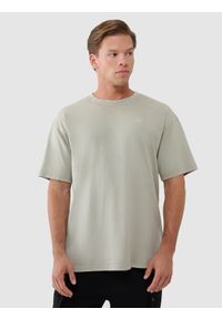 4f - T-shirt oversize gładki męski - oliwkowy/khaki. Okazja: na co dzień. Kolor: oliwkowy, brązowy, wielokolorowy. Materiał: bawełna, jersey, dzianina. Długość rękawa: krótki rękaw. Długość: krótkie. Wzór: gładki. Styl: sportowy, casual, klasyczny