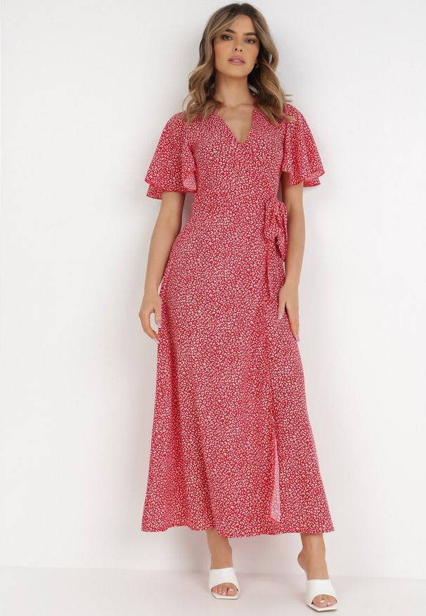 Born2be - Czerwona Sukienka Theminophe. Okazja: na co dzień. Kolor: czerwony. Materiał: wiskoza, materiał, tkanina. Wzór: kropki. Typ sukienki: rozkloszowane, kopertowe, proste. Styl: casual. Długość: maxi