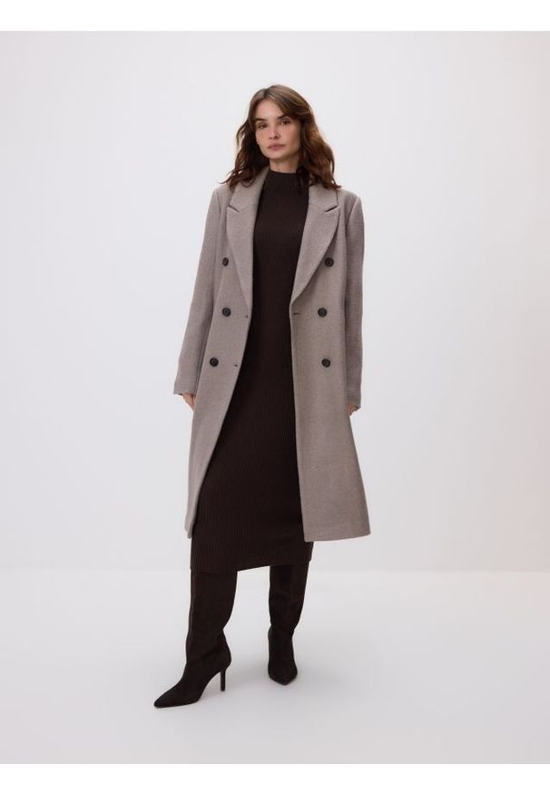 Reserved - Dwurzędowy płaszcz z wełną - brązowy. Kolor: brązowy. Materiał: wełna