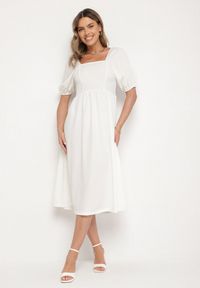 Born2be - Biała Rozkloszowana Sukienka z Bufiastymi Rękawami Kolireva. Okazja: na co dzień. Typ kołnierza: dekolt kwadratowy. Kolor: biały. Styl: elegancki, casual #1