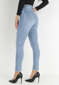 Born2be - Niebieskie Jeansy z Przetarciami na Prostych Nogawkach Ceryrran. Kolekcja: plus size. Kolor: niebieski. Wzór: aplikacja #3