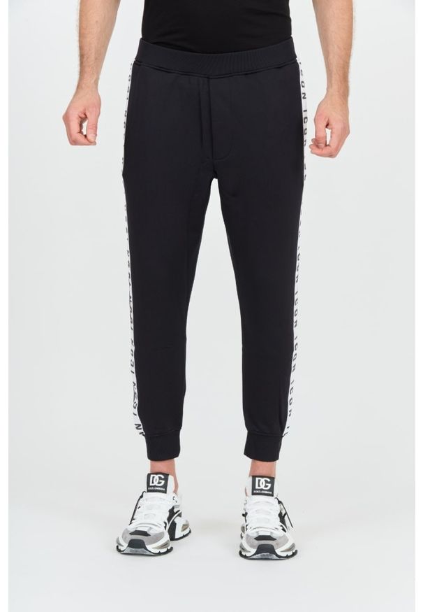 DSQUARED2 Czarne męskie spodnie dresowe Relax Dan Fit, Rozmiar M. Kolor: czarny. Materiał: dresówka