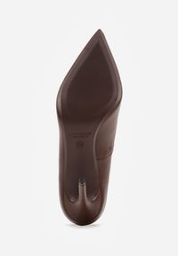 Born2be - Brązowe Klasyczne Szpilki VICES o Gładkim Wykończeniu Selimya. Okazja: na co dzień, na ślub cywilny, do pracy, na wesele. Kolor: brązowy. Materiał: jeans. Wzór: gładki. Obcas: na szpilce. Styl: klasyczny #2