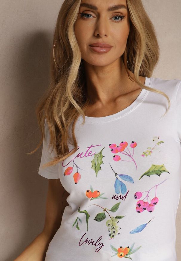 Renee - Biały T-shirt z Bawełny Zdobiony Nadrukiem Zarinel. Okazja: na co dzień. Kolor: różowy. Materiał: bawełna. Wzór: nadruk, aplikacja. Styl: klasyczny, casual, elegancki