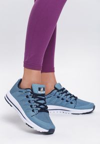 Renee - Niebieskie Buty Sportowe Delorenna. Okazja: na co dzień. Kolor: niebieski. Materiał: materiał. Sport: bieganie #1