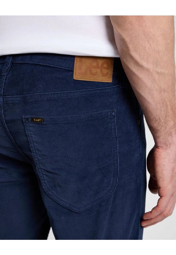 Lee - MESKIE SPODNIE MATERIALOWE LEE DAREN ZIP FLY MOOD INDIGO 112355871