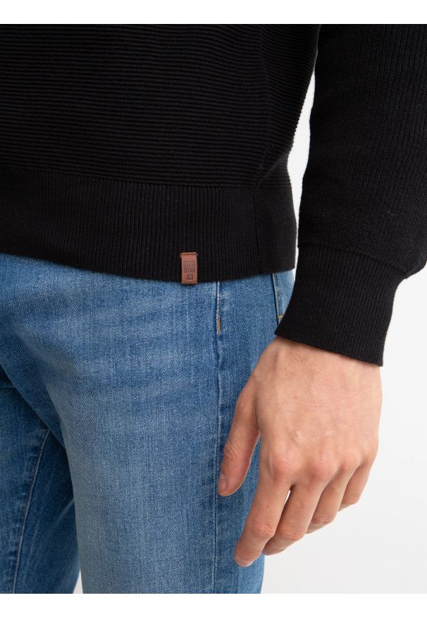 Big-Star - Sweter męski rozpinany ze stójką czarny Tonys 906. Okazja: na spacer. Typ kołnierza: kołnierzyk stójkowy. Kolor: czarny. Materiał: jeans, prążkowany, bawełna. Wzór: ze splotem. Styl: klasyczny