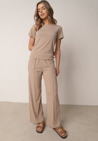 Born2be - Beżowy Gładki T-shirt w Klasycznym Stylu Salodone. Okazja: do pracy, na co dzień. Kolor: beżowy. Materiał: materiał, jeans. Wzór: gładki. Styl: klasyczny #6