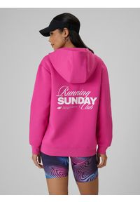 4f - 4F Bluza dresowa regular z kapturem damska - różowa L. Okazja: na co dzień. Typ kołnierza: kaptur. Kolor: różowy. Materiał: dresówka. Wzór: nadruk, gładki. Styl: sportowy, casual #1