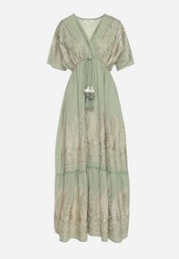 Born2be - Zielona Kopertowa Sukienka z Wiskozy Zdobiona Frędzlami i Metalicznym Haftem Redeirae. Okazja: na spacer, na co dzień. Typ kołnierza: dekolt w serek. Kolor: zielony. Materiał: wiskoza. Wzór: haft, aplikacja. Typ sukienki: kopertowe. Styl: casual, klasyczny #6