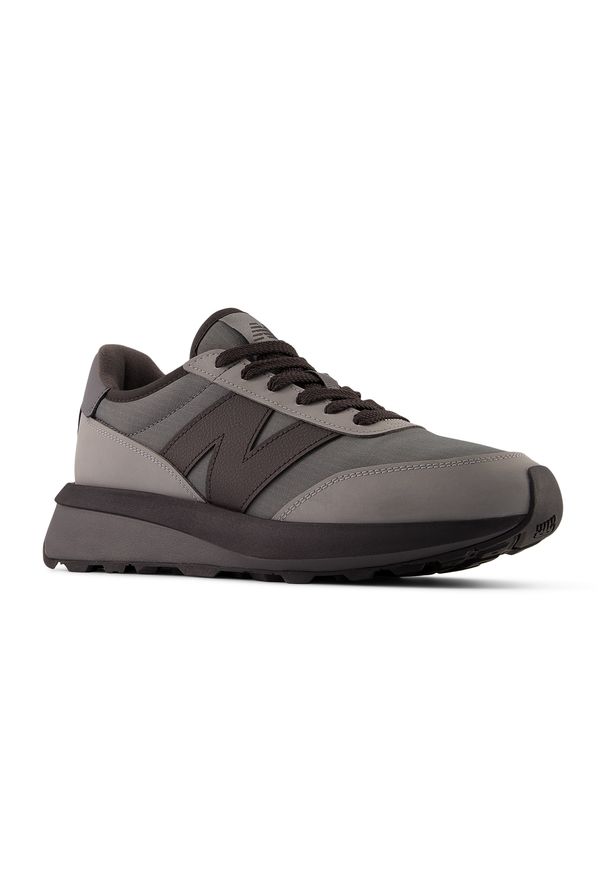 Buty unisex New Balance U370OA – szare. Kolor: szary. Materiał: skóra, zamsz. Szerokość cholewki: normalna. Sezon: lato