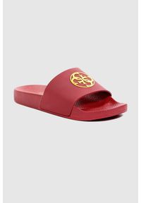 Guess - GUESS Bordowe klapki damskie ze złotym logo. Nosek buta: okrągły. Kolor: czerwony #1