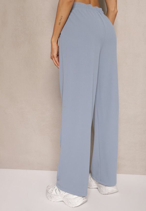 Renee - Niebieskie Spodnie o Szerokim Kroju High Waist Ozdobione Sznurkiem Deyrisse. Okazja: na spotkanie biznesowe, do pracy. Stan: podwyższony. Kolor: niebieski. Materiał: guma. Wzór: aplikacja. Styl: biznesowy, elegancki