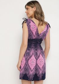 Born2be - Różowa Sukienka Rozkloszowana ze Ściągaczami przy Ramionach w Abstrakcyjny Wzór Filinea. Okazja: na imprezę, na co dzień. Typ kołnierza: dekolt w kształcie V. Kolor: różowy. Materiał: jeans. Typ sukienki: proste, rozkloszowane. Styl: elegancki, casual, klasyczny #2