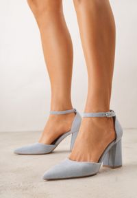 Born2be - Niebieskie Czółenka z Imitacji Zamszu na Słupku z Noskiem w Szpic Violetto. Okazja: na co dzień, na spotkanie biznesowe, do pracy. Zapięcie: pasek. Kolor: niebieski. Materiał: zamsz. Obcas: na słupku. Styl: casual, biznesowy, elegancki, klasyczny. Wysokość obcasa: średni #8