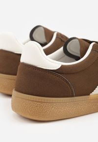 Renee - Brązowe Sneakersy Typu Tenisówki Ozdobione Paskami po Bokach Fefia. Okazja: na co dzień. Zapięcie: pasek. Kolor: brązowy. Materiał: jeans. Wzór: aplikacja. Sezon: wiosna #4