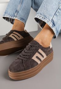 Born2be - Ciemnobrązowe Zamszowe Sneakersy na Grubej Podeszwie ze Skórzaną Wkładką i Naszywką Rilaressa. Okazja: na co dzień. Kolor: brązowy. Materiał: zamsz, skóra. Wzór: aplikacja