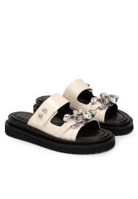 Klapki Kazar Grisela 78948-01-B6 Złamana Biel. Kolor: biały. Materiał: skóra #1