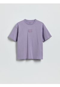 Reserved - Bawełniany t-shirt z naszywką - fioletowy. Kolor: fioletowy. Materiał: bawełna. Wzór: aplikacja