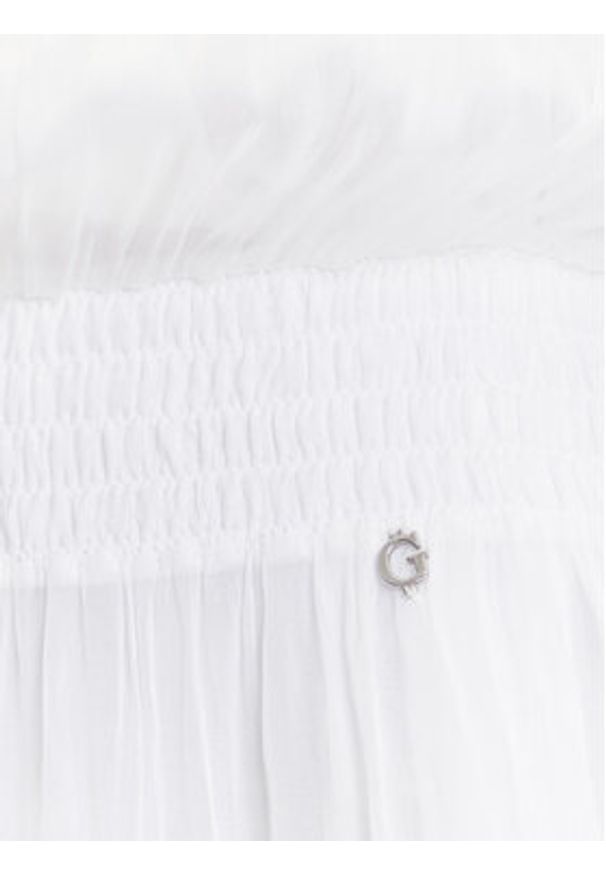 Guess Sukienka codzienna W5GK24 WE550 Biały Classic Fit. Okazja: na co dzień. Kolor: biały. Materiał: wiskoza. Typ sukienki: proste. Styl: casual