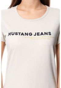 Mustang - MUSTANG T SHIRT DAMSKI Alexia C Print 1009026 4025. Długość rękawa: krótki rękaw. Długość: krótkie. Wzór: nadruk