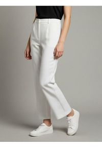 Sinsay - Eleganckie spodnie z zakładkami - kremowy. Kolor: kremowy. Styl: elegancki