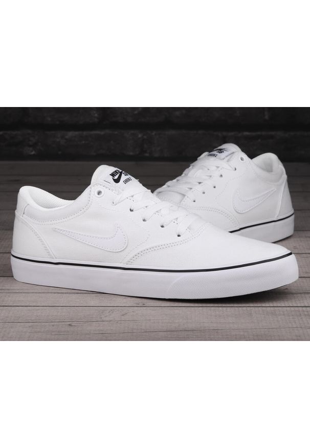 Buty trampki sportowe Nike SB CHRON 2 CNVS. Kolor: biały