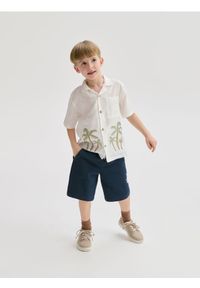 Reserved - Bawełniane szorty - granatowy. Kolor: niebieski. Materiał: bawełna. Wzór: gładki