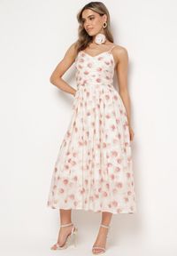 Born2be - Różowo-Beżowa Rozkloszowana Sukienka w Florystyczny Print z Chokerem Różą Jomeria. Okazja: na co dzień. Typ kołnierza: dekolt w kształcie V. Kolor: różowy. Długość rękawa: krótki rękaw. Wzór: nadruk. Styl: casual #1