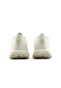 Buty unisex New Balance UTFOA4U0 – beżowe. Okazja: na co dzień. Kolor: beżowy. Materiał: materiał, syntetyk, guma, zamsz. Szerokość cholewki: normalna. Sport: bieganie #6