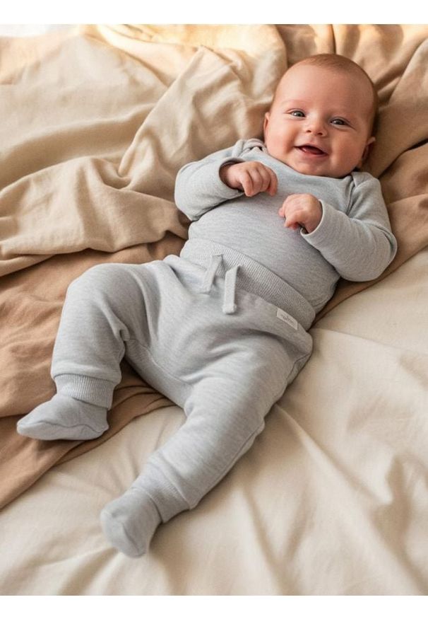 Sinsay - Spodnie dresowe jogger - szary. Kolor: szary. Materiał: dresówka