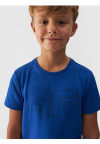 4f - T-shirt z nadrukiem chłopięcy - niebieski. Okazja: na co dzień. Kolor: niebieski. Materiał: jersey, dzianina, bawełna. Długość rękawa: krótki rękaw. Długość: krótkie. Wzór: nadruk. Styl: casual, sportowy