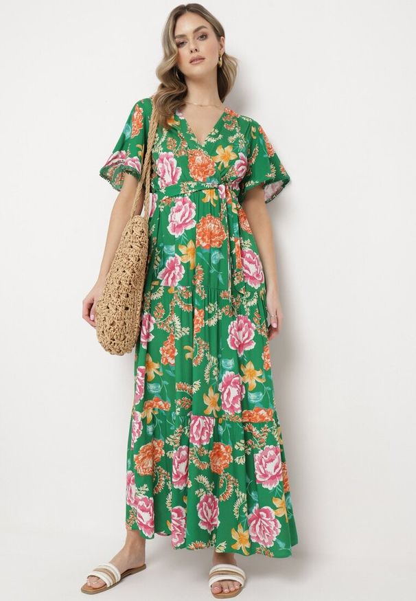 Born2be - Zielona Sukienka Maxi z Gumką w Talii z Szerokimi Rękawami i Kwiatowym Printem Nodriala. Okazja: na imprezę. Kolor: zielony. Wzór: nadruk, kwiaty. Sezon: lato. Długość: maxi