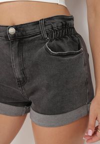 Born2be - Czarne Jeansowe Szorty z Bawełny z Wysokim Stanem i Gumką w Talii Tinacoras. Okazja: na co dzień. Stan: podwyższony. Kolor: czarny. Materiał: bawełna, jeans. Długość: krótkie. Sezon: lato. Styl: casual, wizytowy #4