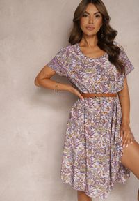 Renee - Fioletowa Rozkloszowana Sukienka z Wiskozy w Kwiaty Rivanira. Kolor: fioletowy. Materiał: wiskoza. Wzór: kwiaty. Sezon: lato