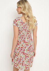 Born2be - Biało-Czerwona Wiskozowa Sukienka w Kwiaty Typu Hiszpanka z Gumką w Talii Revemia. Typ kołnierza: dekolt hiszpanka. Kolor: biały. Materiał: wiskoza. Wzór: kwiaty. Sezon: wiosna. Typ sukienki: z odkrytymi ramionami #2