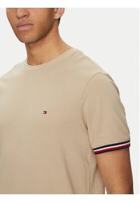 TOMMY HILFIGER - Tommy Hilfiger T-Shirt Global Stripe MW0MW38630 Beżowy Regular Fit. Kolor: beżowy. Materiał: bawełna