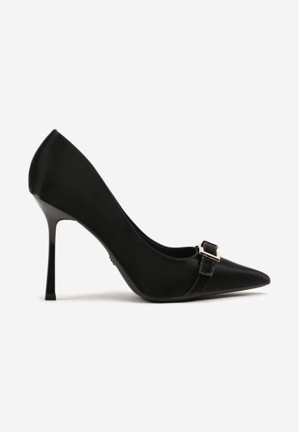 Renee - Czarne Eleganckie Szpilki Ozdobione Klamrami Asilva. Okazja: na spotkanie biznesowe. Zapięcie: klamry. Kolor: czarny. Materiał: jedwab. Wzór: aplikacja. Obcas: na szpilce. Styl: elegancki. Wysokość obcasa: średni