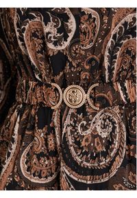 Guess Sukienka codzienna W5BK53 W2770 Brązowy Regular Fit. Okazja: na co dzień. Kolor: brązowy. Materiał: syntetyk, wiskoza. Typ sukienki: proste. Styl: casual #5