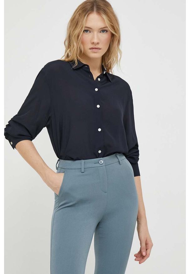 TOMMY HILFIGER - Tommy Hilfiger koszula damska kolor granatowy relaxed z kołnierzykiem klasycznym. Typ kołnierza: kołnierzyk klasyczny. Kolor: niebieski. Materiał: tkanina. Styl: klasyczny
