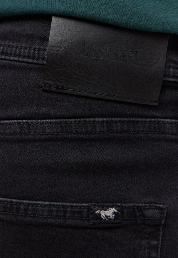 Męskie Spodnie jeansowe Mustang Style Vegas Slim Denim Black 1016794 4000 982