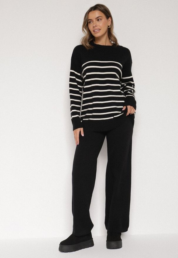 Born2be - Czarny Komplet z Wełną i Bawełną Sweter w Paski i Szerokie Spodnie Neveena. Kolor: czarny. Materiał: wełna, bawełna. Wzór: paski