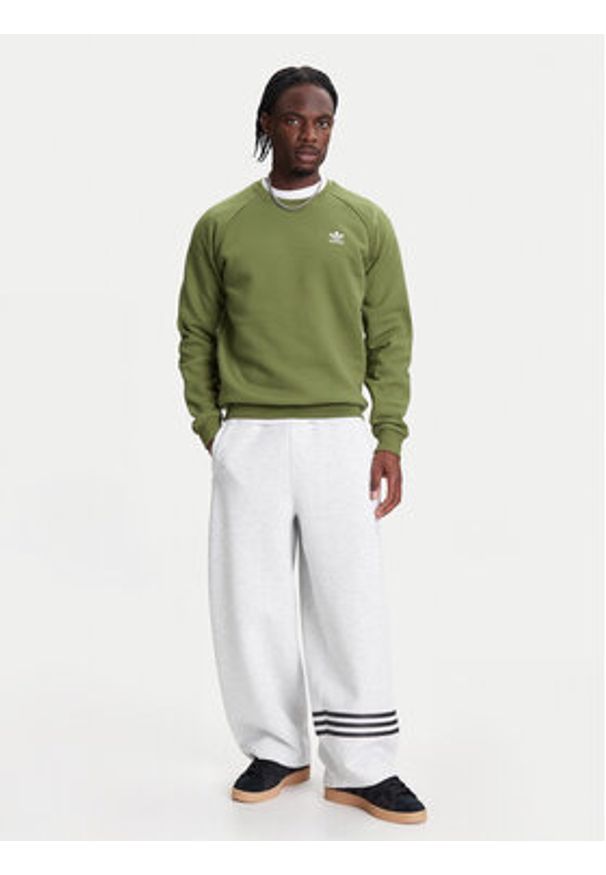 Adidas - adidas Bluza Trefoil Essentials JW3523 Zielony Regular Fit. Kolor: zielony. Materiał: bawełna