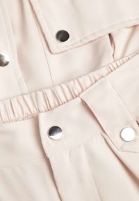 Born2be - Beżowy Komplet 2-częściowy z Bluzką i Spodniami Arene. Kolor: beżowy. Wzór: aplikacja #3