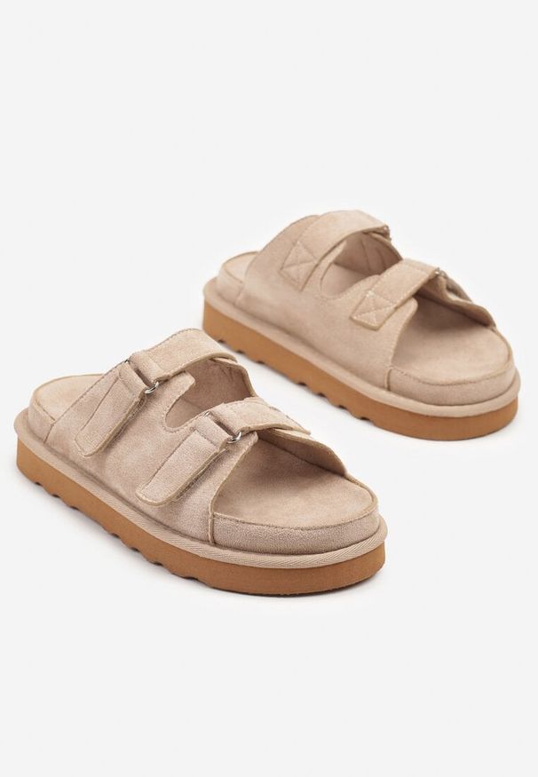 Born2be - Beżowe Klapki na Grubej Podeszwie z Dwoma Paskami Falgis. Kolor: beżowy. Materiał: jeans. Sezon: lato. Obcas: na obcasie. Wysokość obcasa: niski