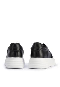 Wittchen - Damskie sneakersy skórzane na lekkiej platformie czarno-białe. Okazja: na co dzień. Kolor: biały, wielokolorowy, czarny. Materiał: skóra. Sezon: lato. Obcas: na platformie #7