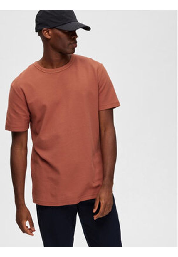 Selected Homme T-Shirt 16088532 Czerwony Relaxed Fit. Kolor: czerwony. Materiał: bawełna